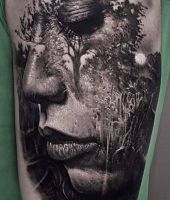 drzewa na twarzy - iluzja tatuaż