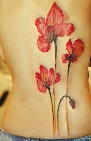czerwone maki tatuaże
