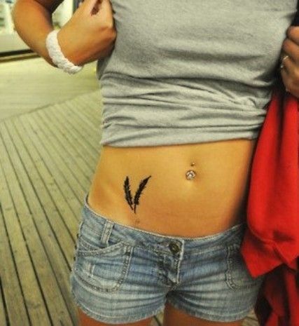 tatuaże na brzuchu dla kobiety