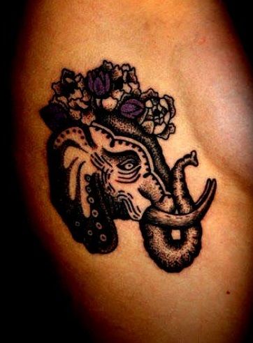 tatuaże słonie na żebrach