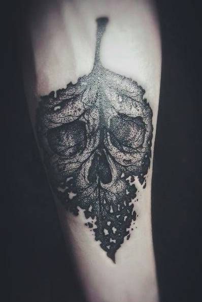 tatuaże iluzje czaszki liście