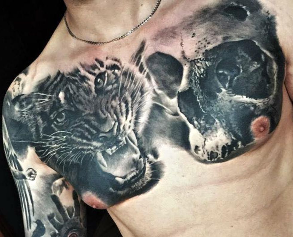 tygrys i czaszka tatuaże na klatce piersiowej