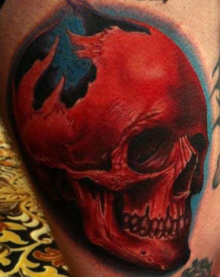 czerwona czaszka tatuaż