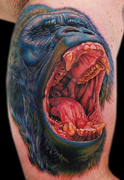 głowa goryla tatuaż