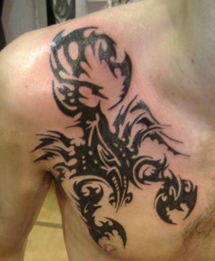 skorpion tatuaż dla mężczyzny