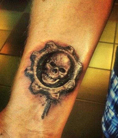 tatuaż gears of war