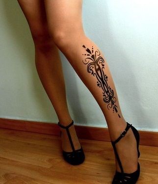 tatuaż nodze dla kobiety