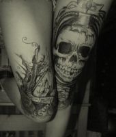 czaszka demon tatuaż udzie