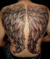anielskie skrzydła tatuaże na plecach