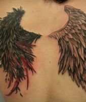 skrzydła tatuaże na plecy