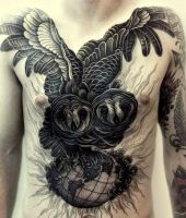 sowy tatuaże na klatce piersiowej