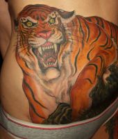 tygrys tatuaż na brzuchu 2