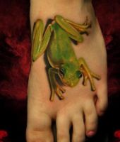 zielona żaba tatuaż