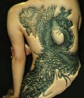 duży feniks tatuaż na plecach 2