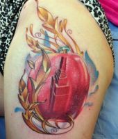 jabłko i wieżowiec tatuaż