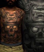 tatuaże na brzuchu mężczyzny