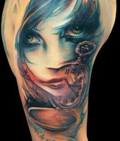 twarz i kieszonkowy zegarek tatuaż