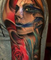 kobieca twarz i róża tatuaże