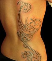 tatuaże dla kobiet na plecach