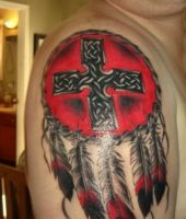 łapacz snów tatuaż na ramieniu