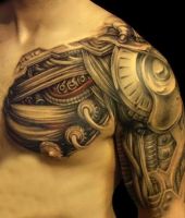 biomechaniczne ramie tatuaż mężczyzny