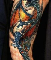 tatuaże smoki na nodze