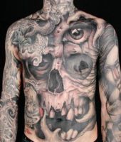 czaszka demon tatuaż na brzuchu