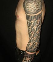 geometryczne tatuaże na ręce