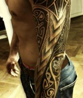 tatuaże tribale dla mężczyzny na ręce