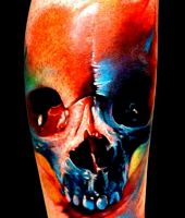 kolorowa czaszka genialny tatuaż