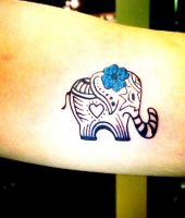 tatuaże słonie na ręce