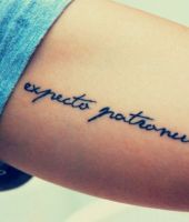 tatuaże dla dziewczyn napisy 1616
