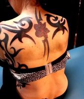 tatuaże damskie na plecach 89425