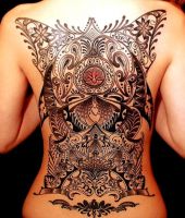 tatuaże damskie na plecach 8290