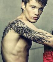 skrzydła tatuaże dla mężczyzn