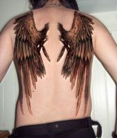 skrzydła na plecach tatuaże