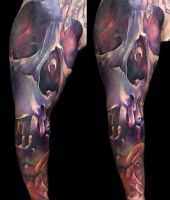 duża czaszka tatuaż na ręce