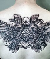 orły tatuaże na plecach