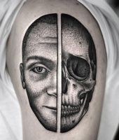 twarz podzielona na pół