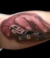 dłoń na deskorolce