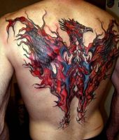tatuaż czerwony smok na plecach