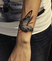 tatuaże motyle na ręce