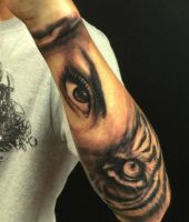 oczy tatuaże na ręce