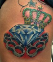 korona diament i kastet tatuaże