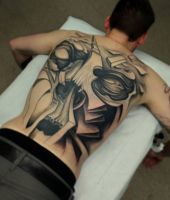 tatuaże na plecach,czaszka