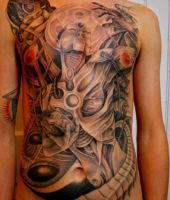 tatuaże na brzuch i klatkę piersiową