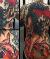 duży wilk na plecach