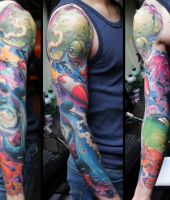 kolorowe tatuaże na całą rękę
