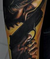 tatuaże z kobietami na ręce