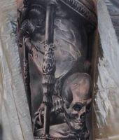 klepsydra z czaszką tatuaż